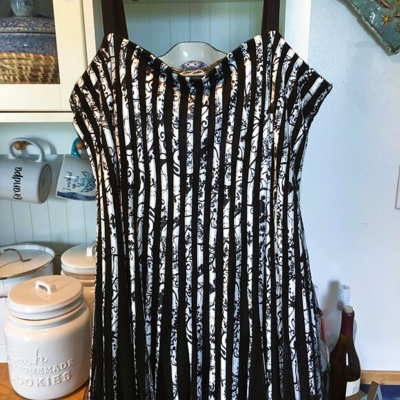 JS Collections Cocktail Dress Floral Accordion Draped Black Midi Dress 18W - Picture 3 of 8